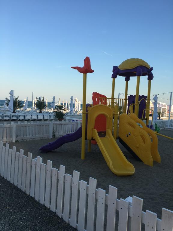 Arthemis Apartment Mamaia Exterior photo