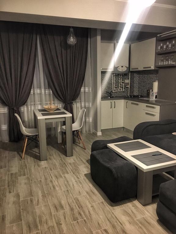 Arthemis Apartment Mamaia Exterior photo