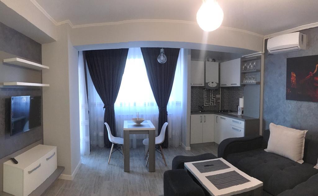 Arthemis Apartment Mamaia Exterior photo