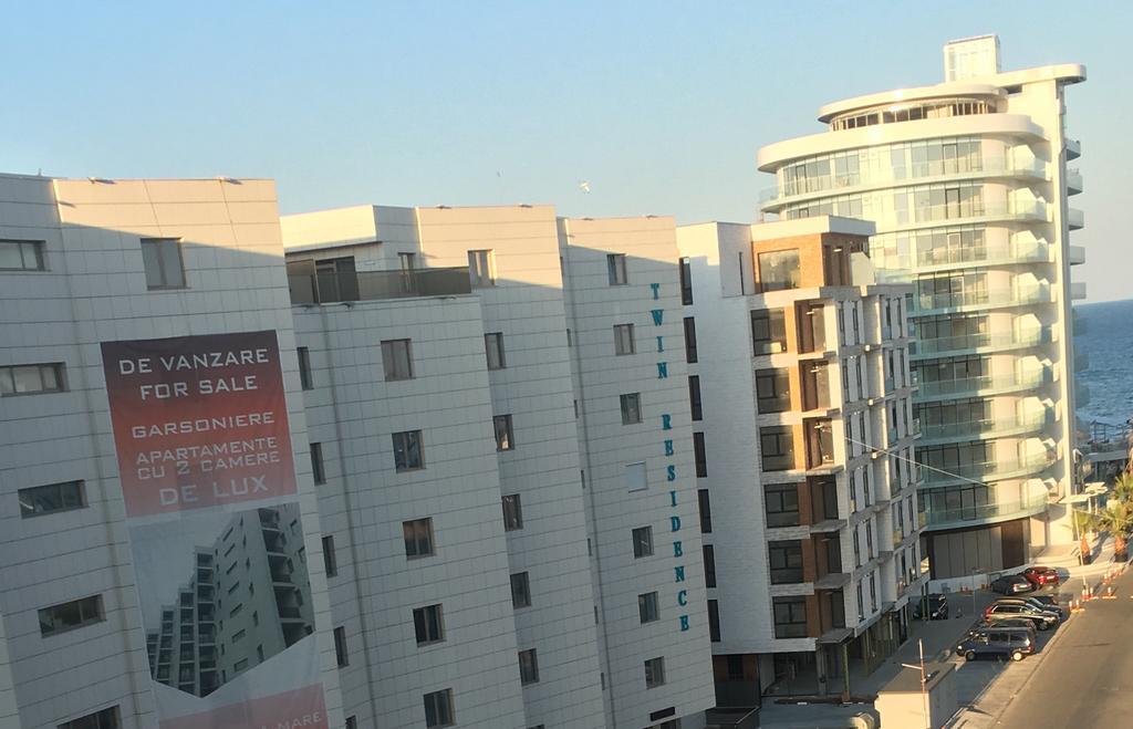Arthemis Apartment Mamaia Exterior photo