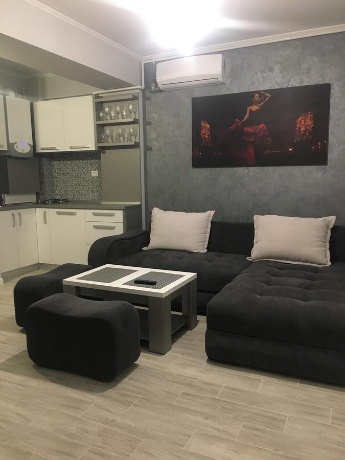 Arthemis Apartment Mamaia Exterior photo